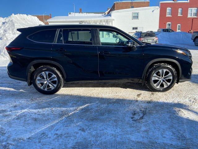 used 2024 Toyota Highlander car, priced at $43,500