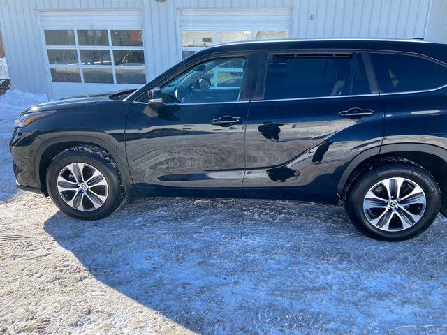 used 2024 Toyota Highlander car, priced at $43,500