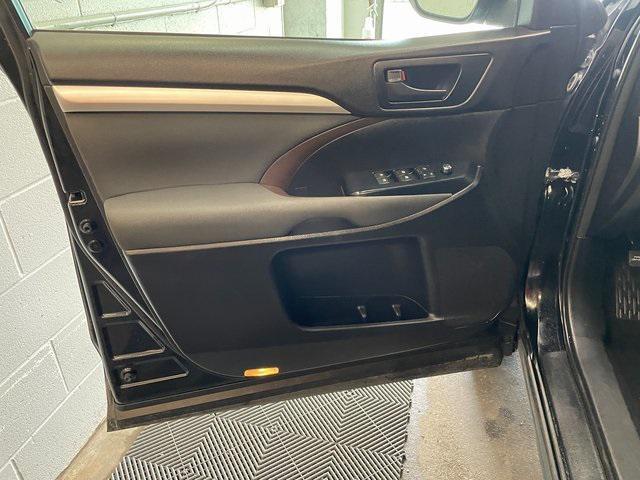 used 2016 Toyota Highlander car, priced at $18,200