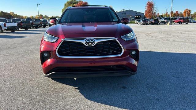 used 2021 Toyota Highlander car, priced at $33,300