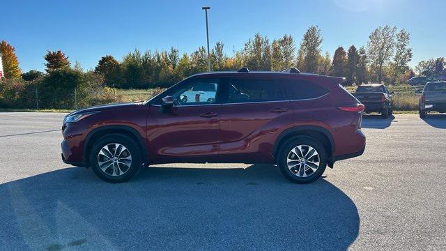 used 2021 Toyota Highlander car, priced at $33,300