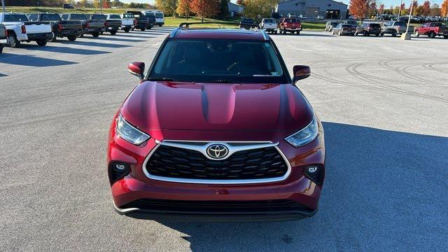 used 2021 Toyota Highlander car, priced at $33,300