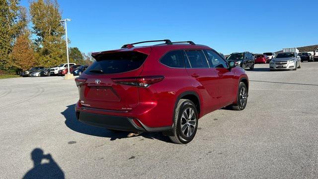 used 2021 Toyota Highlander car, priced at $33,300