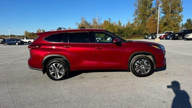 used 2021 Toyota Highlander car, priced at $33,300