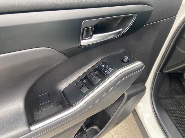 used 2022 Toyota Highlander Hybrid car, priced at $31,900