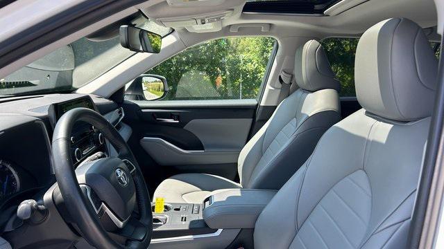 used 2022 Toyota Highlander Hybrid car, priced at $42,000