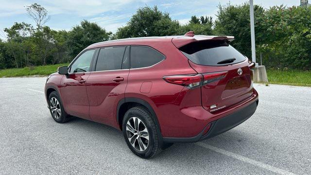 used 2022 Toyota Highlander car, priced at $38,100