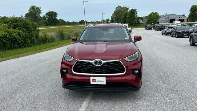 used 2022 Toyota Highlander car, priced at $38,100