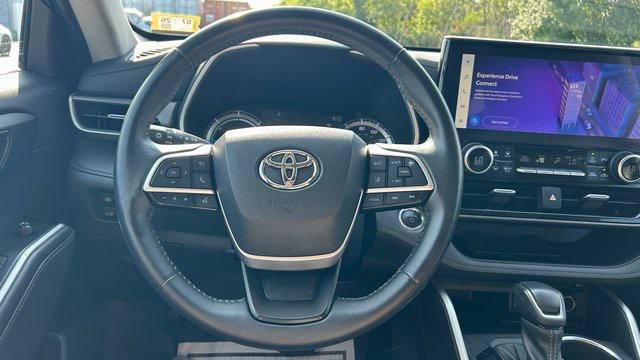 used 2023 Toyota Highlander Hybrid car, priced at $41,700