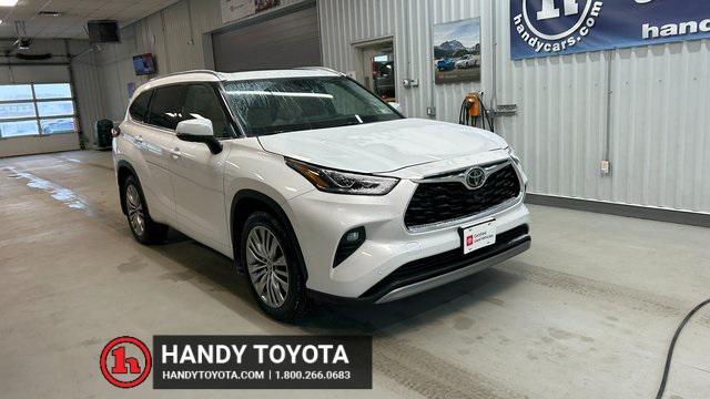 used 2022 Toyota Highlander car, priced at $40,072