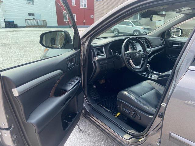 used 2018 Toyota Highlander Hybrid car, priced at $26,682