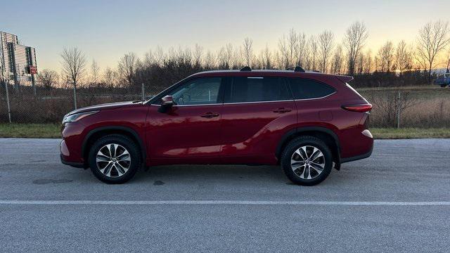 used 2022 Toyota Highlander car, priced at $34,000