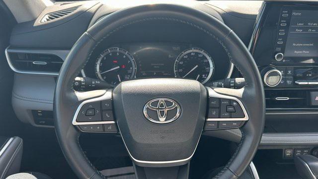 used 2022 Toyota Highlander car, priced at $37,300