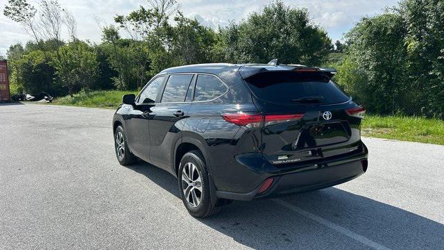 used 2023 Toyota Highlander car, priced at $40,500
