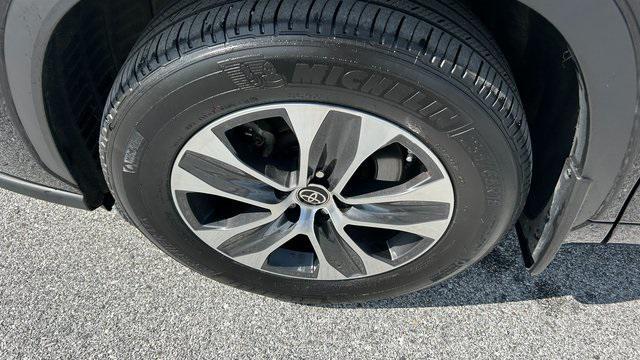 used 2023 Toyota Highlander car, priced at $40,500