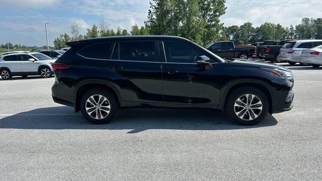 used 2023 Toyota Highlander car, priced at $40,500