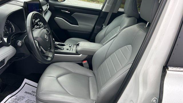 used 2023 Toyota Highlander car, priced at $37,900