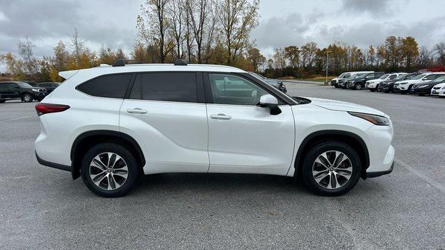 used 2023 Toyota Highlander car, priced at $37,900