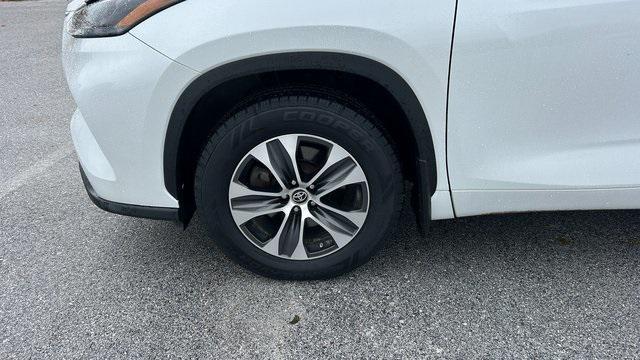 used 2023 Toyota Highlander car, priced at $37,900