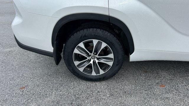 used 2023 Toyota Highlander car, priced at $37,900
