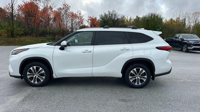 used 2023 Toyota Highlander car, priced at $37,900