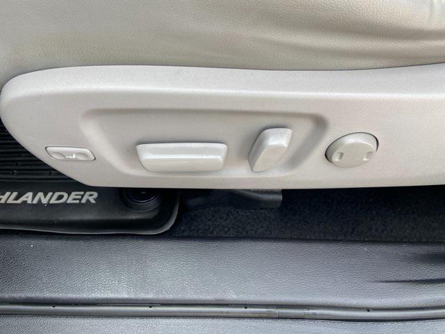 used 2019 Toyota Highlander car, priced at $25,500