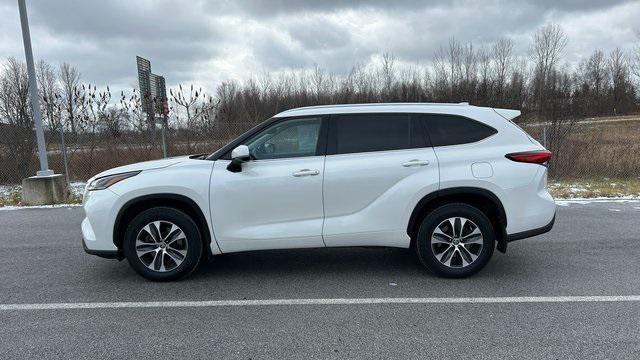 used 2021 Toyota Highlander car, priced at $30,500