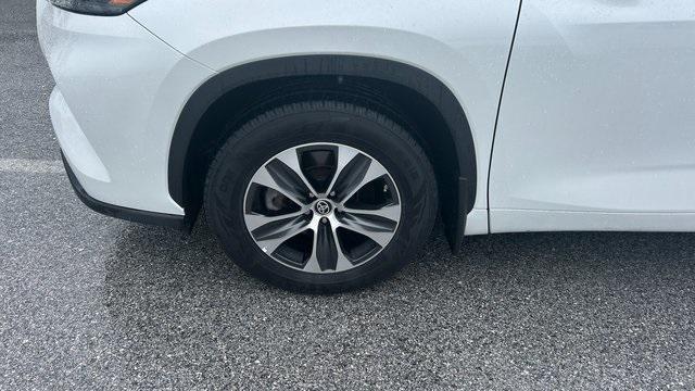 used 2023 Toyota Highlander car, priced at $38,500