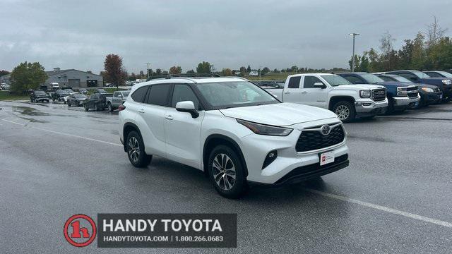 used 2023 Toyota Highlander car, priced at $38,500