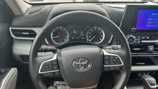 used 2023 Toyota Highlander car, priced at $38,500