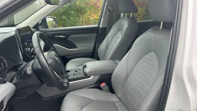 used 2023 Toyota Highlander car, priced at $38,500