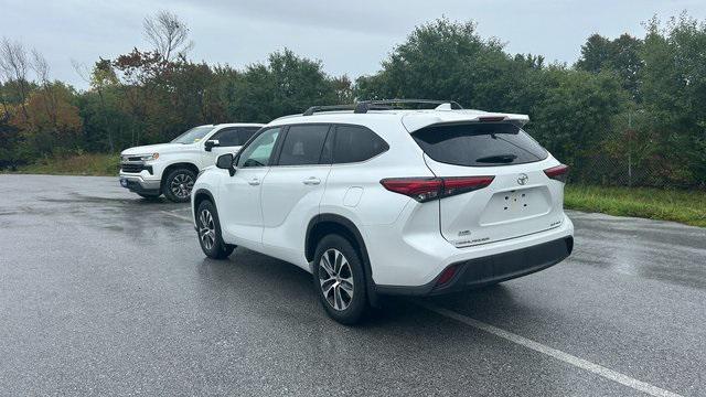 used 2023 Toyota Highlander car, priced at $38,500
