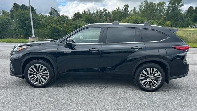 used 2021 Toyota Highlander Hybrid car, priced at $35,900