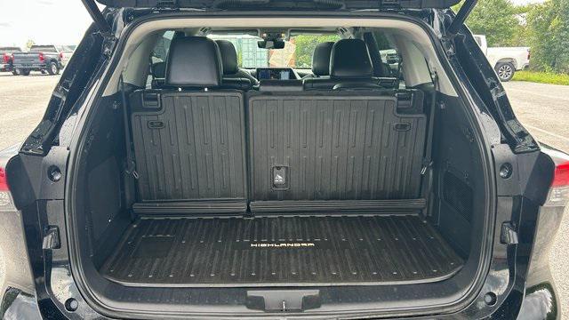 used 2021 Toyota Highlander Hybrid car, priced at $35,900