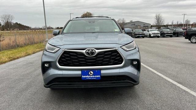 used 2022 Toyota Highlander car, priced at $35,995