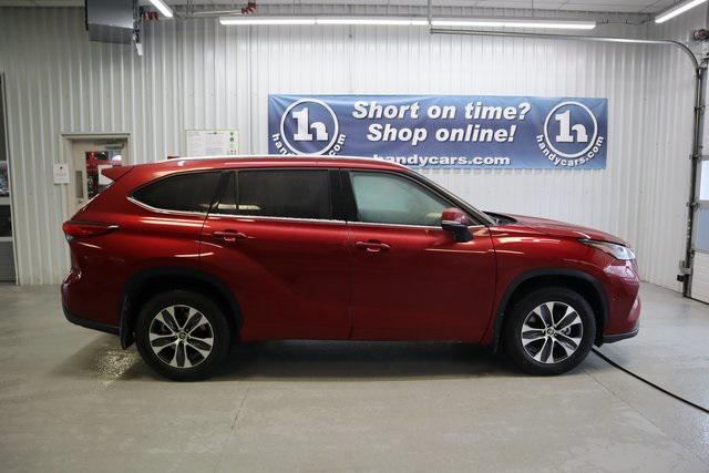 used 2021 Toyota Highlander car, priced at $34,472