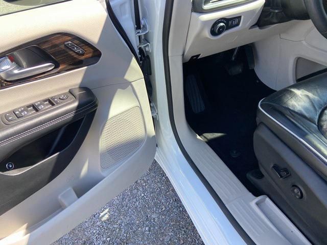 used 2023 Chrysler Pacifica Hybrid car, priced at $31,500