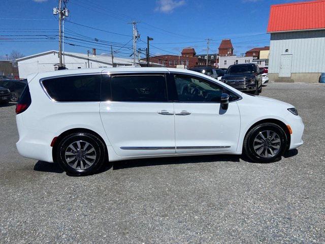 used 2023 Chrysler Pacifica Hybrid car, priced at $31,500