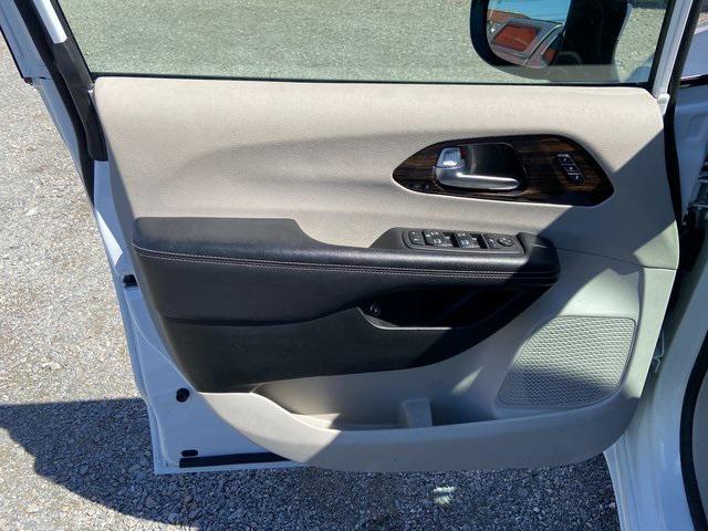 used 2023 Chrysler Pacifica Hybrid car, priced at $31,500