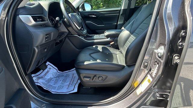used 2023 Toyota Highlander car, priced at $39,500