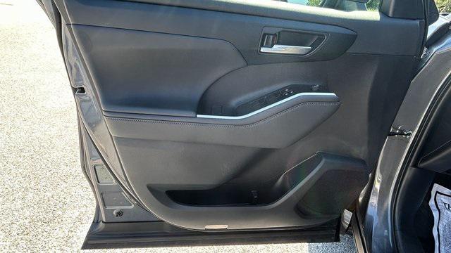 used 2023 Toyota Highlander car, priced at $39,500