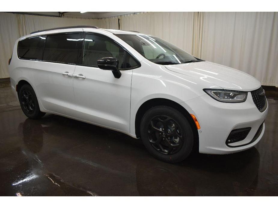 new 2024 Chrysler Pacifica Hybrid car, priced at $57,800