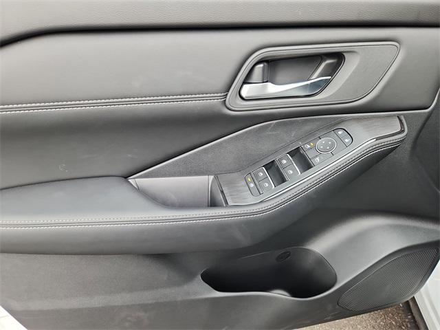 new 2025 Nissan Rogue car, priced at $33,501