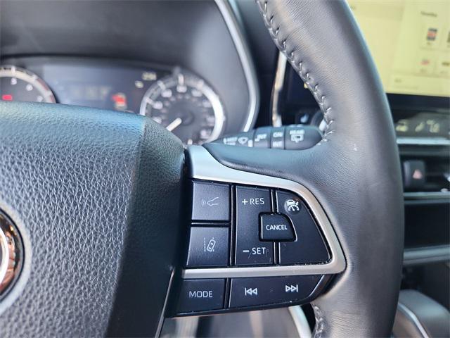 used 2023 Toyota Highlander car, priced at $41,999