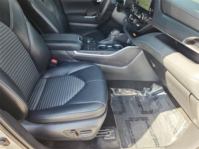 used 2023 Toyota Highlander car, priced at $41,999