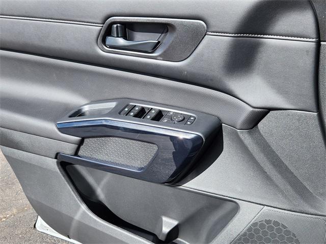 new 2025 Nissan Pathfinder car, priced at $36,934