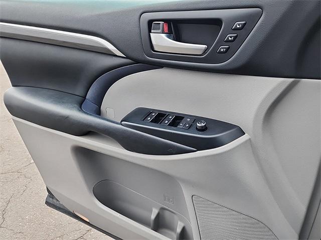 used 2019 Toyota Highlander car, priced at $25,737