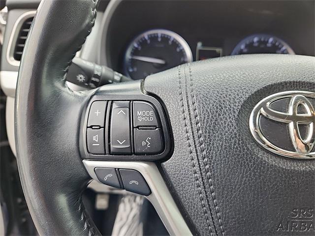 used 2019 Toyota Highlander car, priced at $25,737