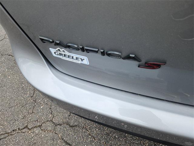 used 2021 Chrysler Pacifica Hybrid car, priced at $25,443
