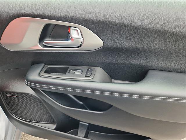 used 2021 Chrysler Pacifica Hybrid car, priced at $25,443